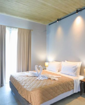 Villa_Christina_new_x900_En-suite_double_bedroom